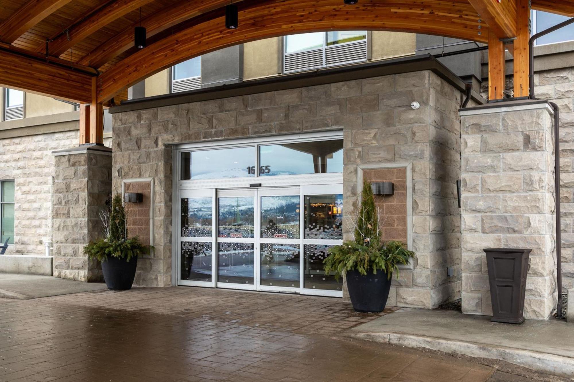 Four Points By Sheraton Kelowna Airport Exterior photo