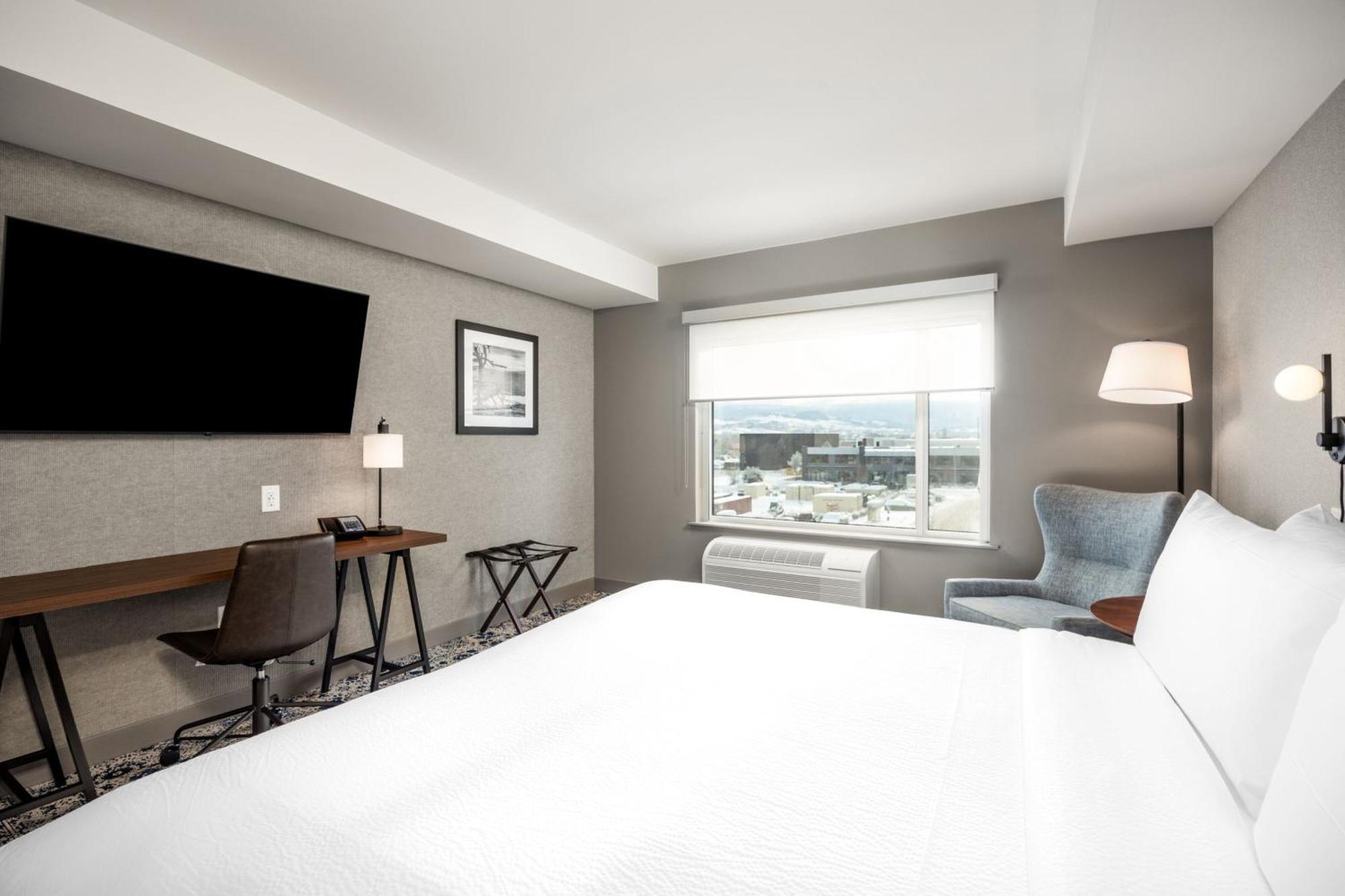 Four Points By Sheraton Kelowna Airport Exterior photo