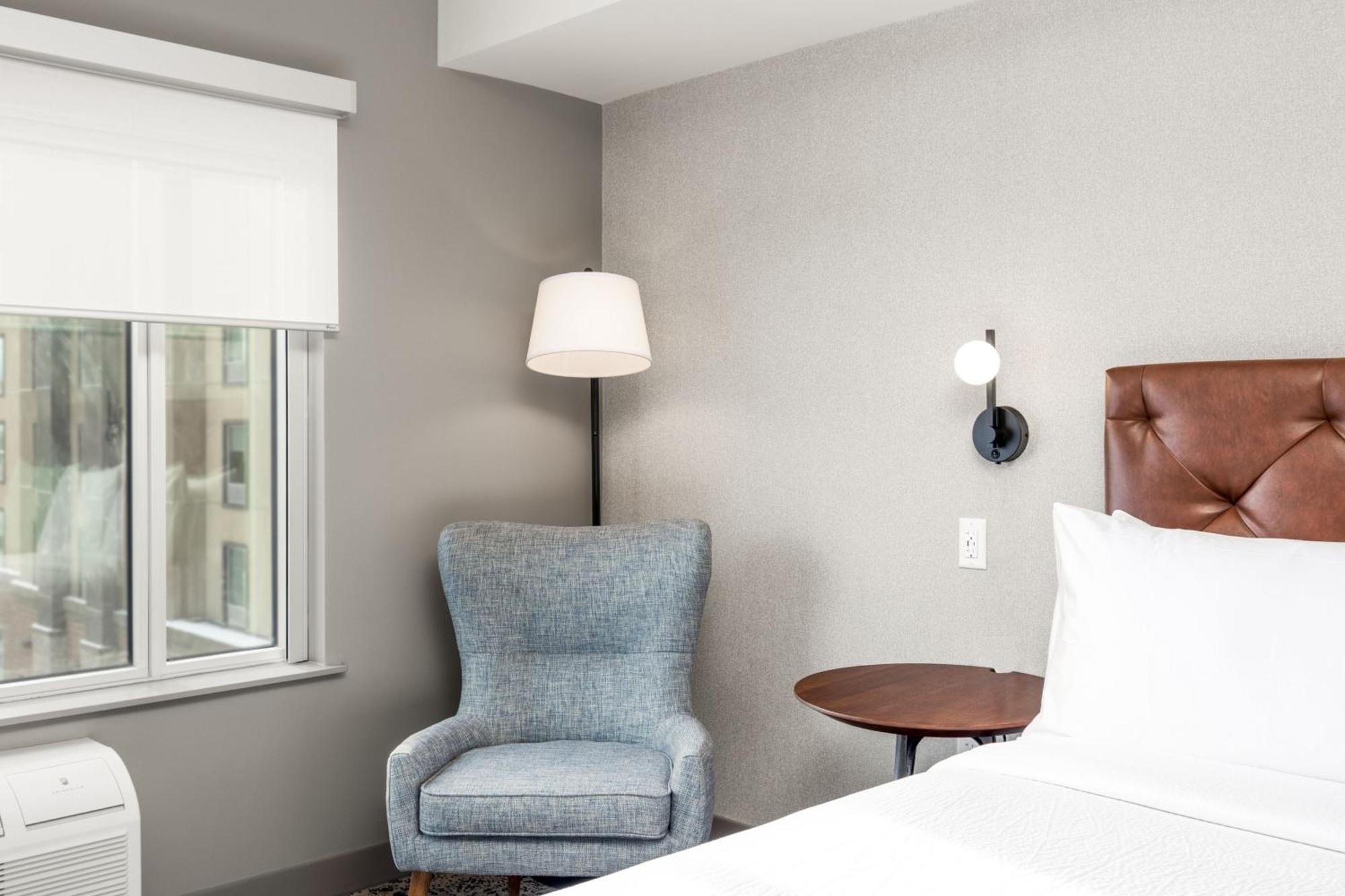 Four Points By Sheraton Kelowna Airport Exterior photo