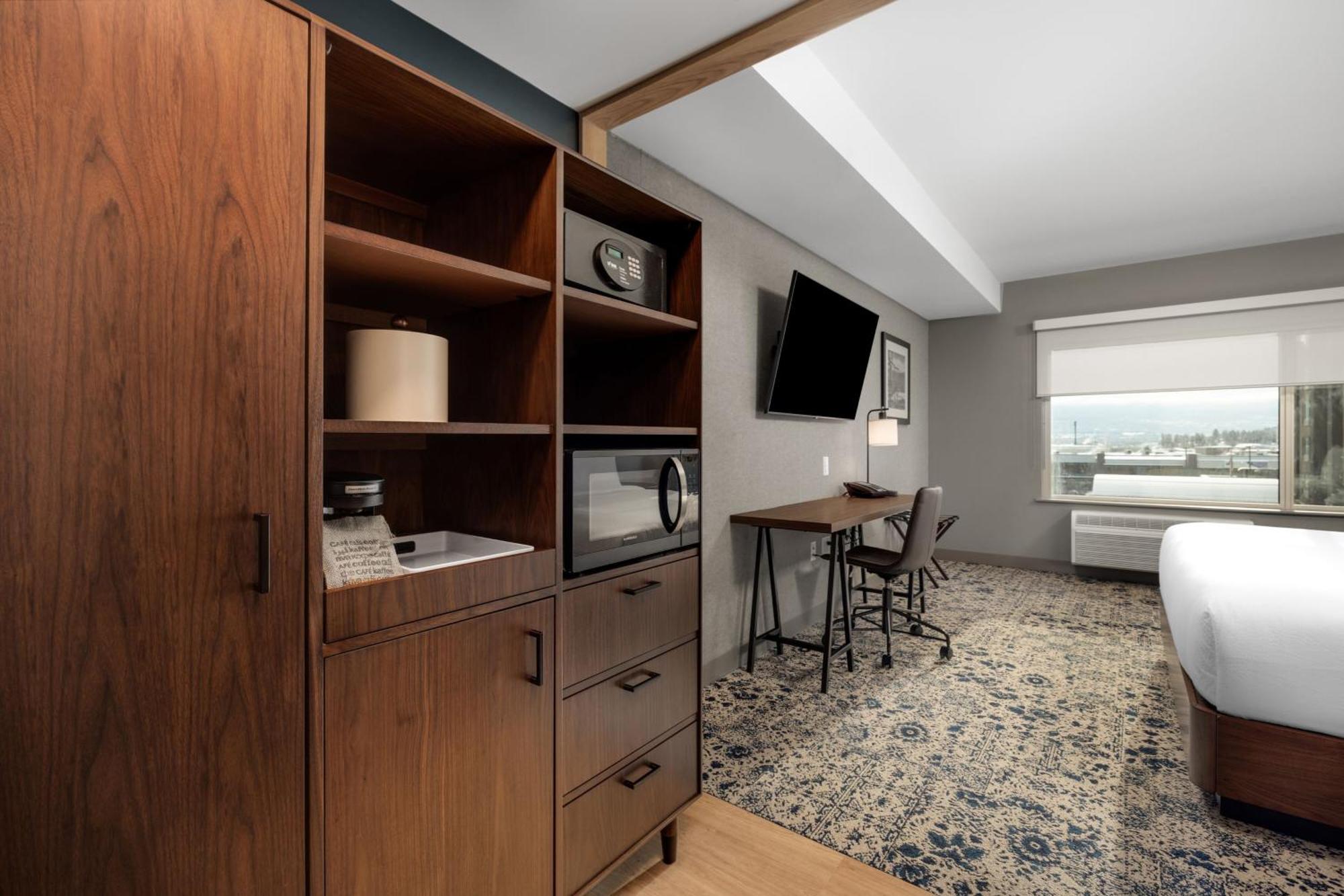 Four Points By Sheraton Kelowna Airport Exterior photo