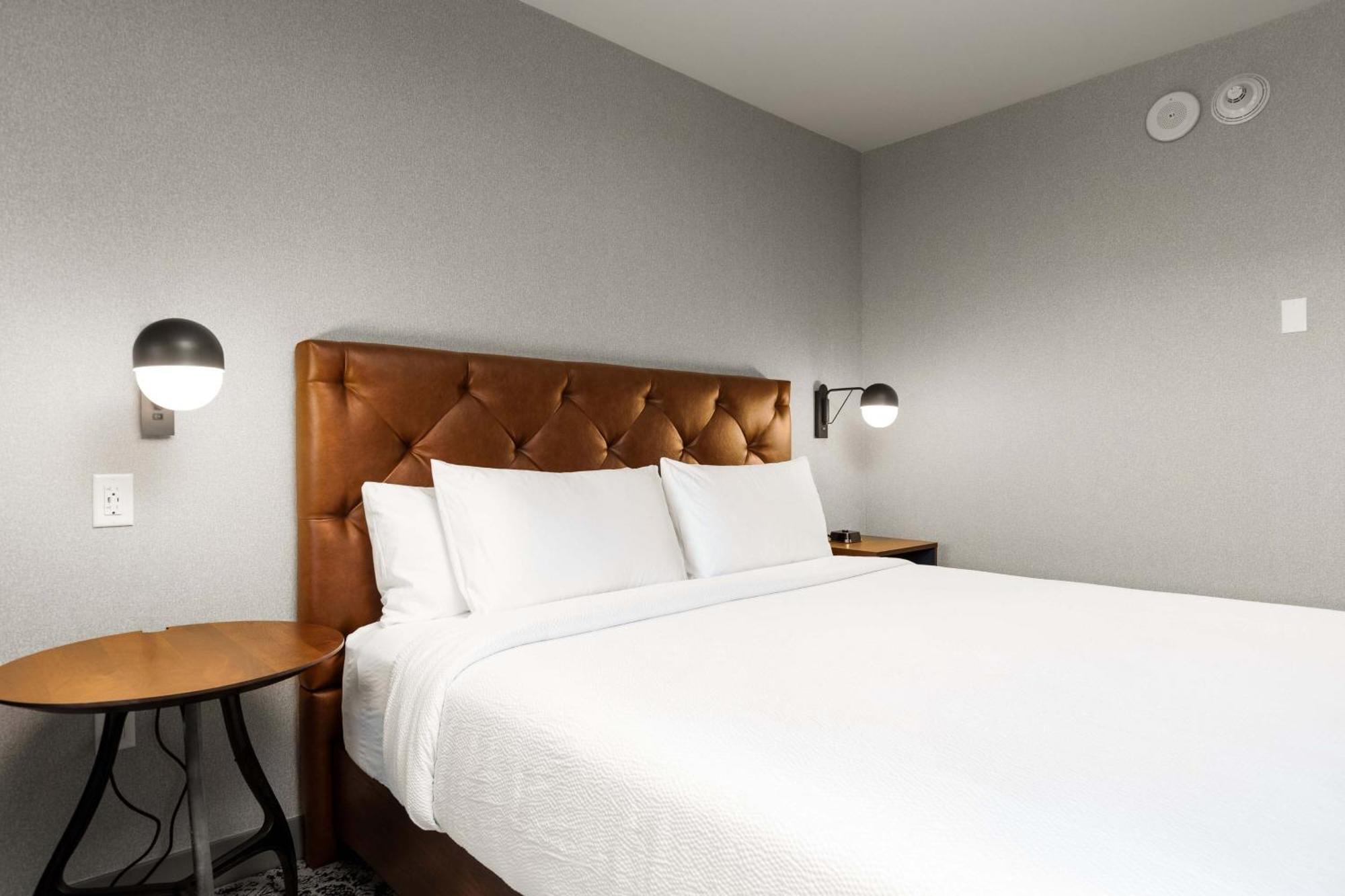 Four Points By Sheraton Kelowna Airport Exterior photo