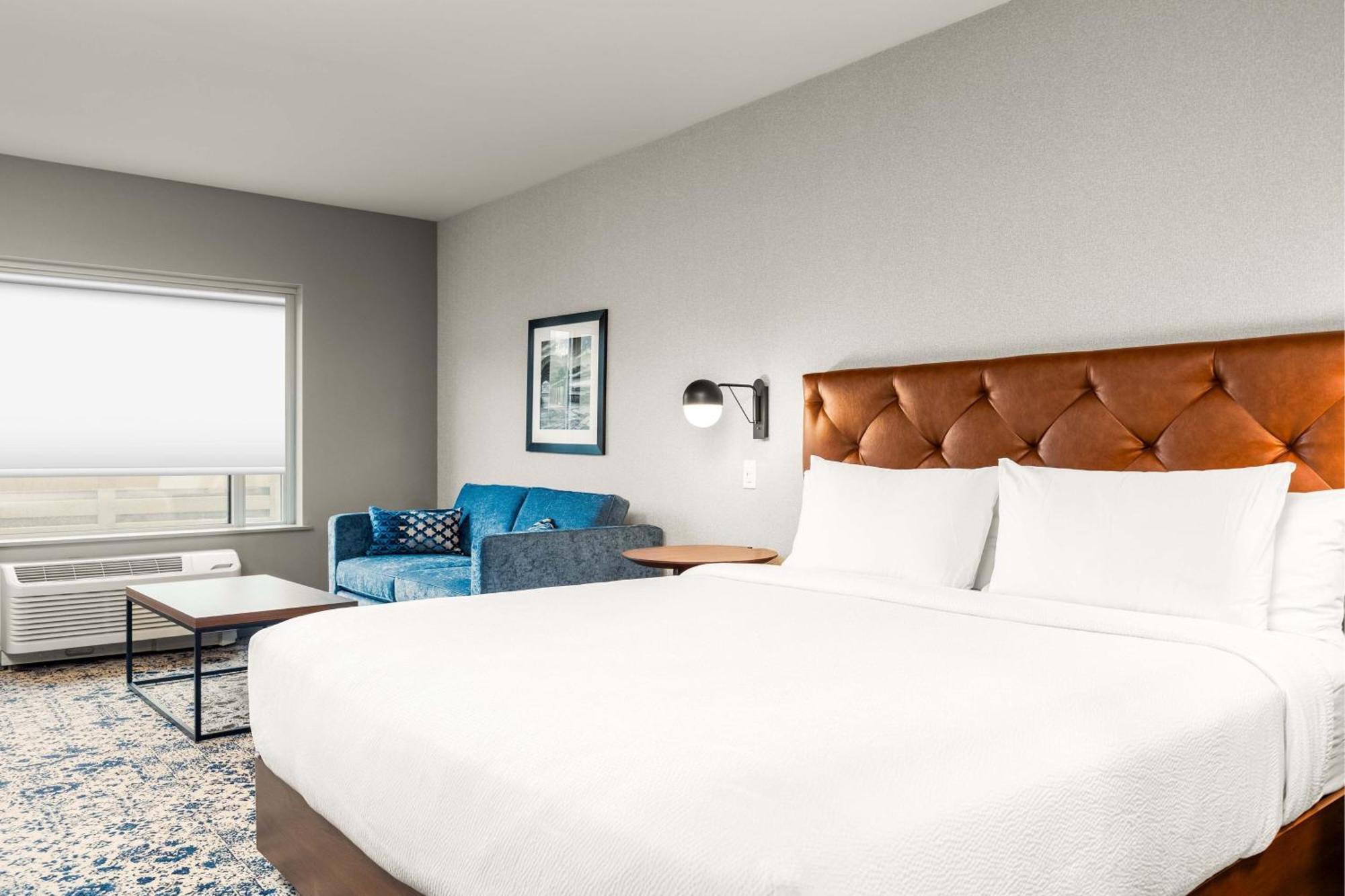 Four Points By Sheraton Kelowna Airport Exterior photo