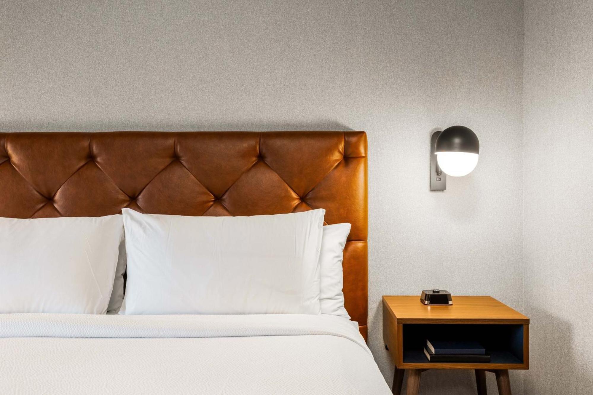 Four Points By Sheraton Kelowna Airport Exterior photo