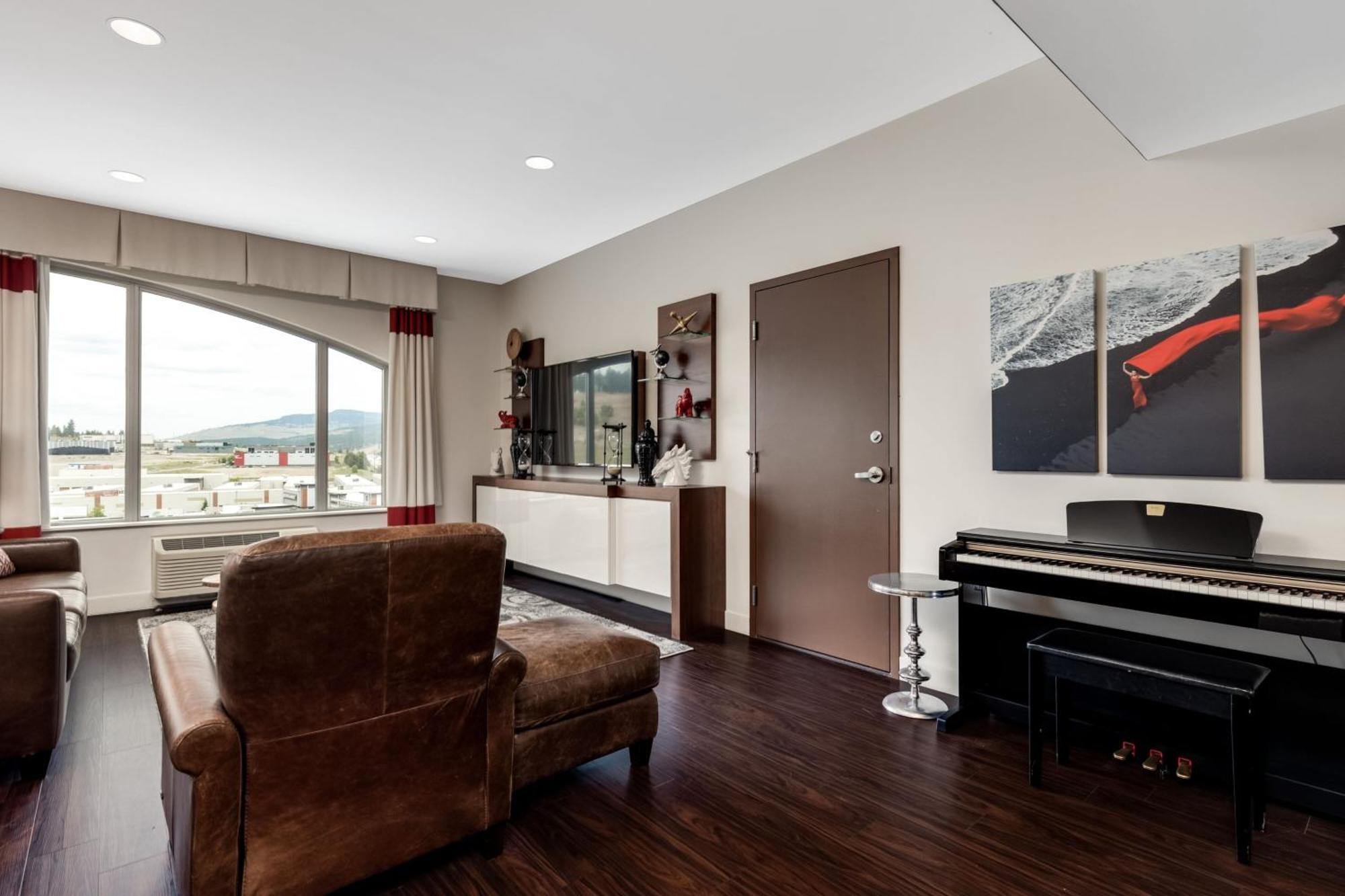 Four Points By Sheraton Kelowna Airport Exterior photo