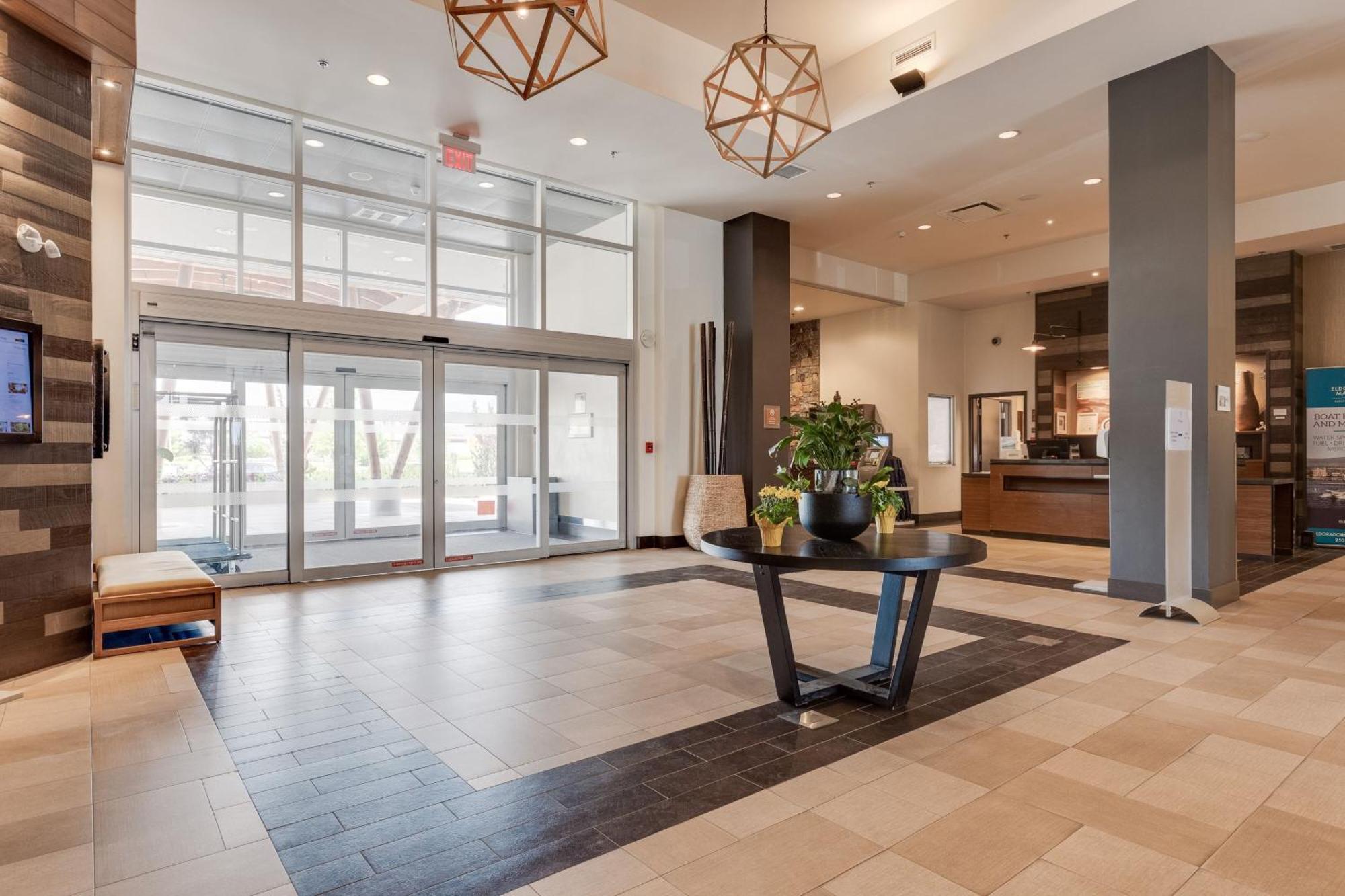 Four Points By Sheraton Kelowna Airport Exterior photo
