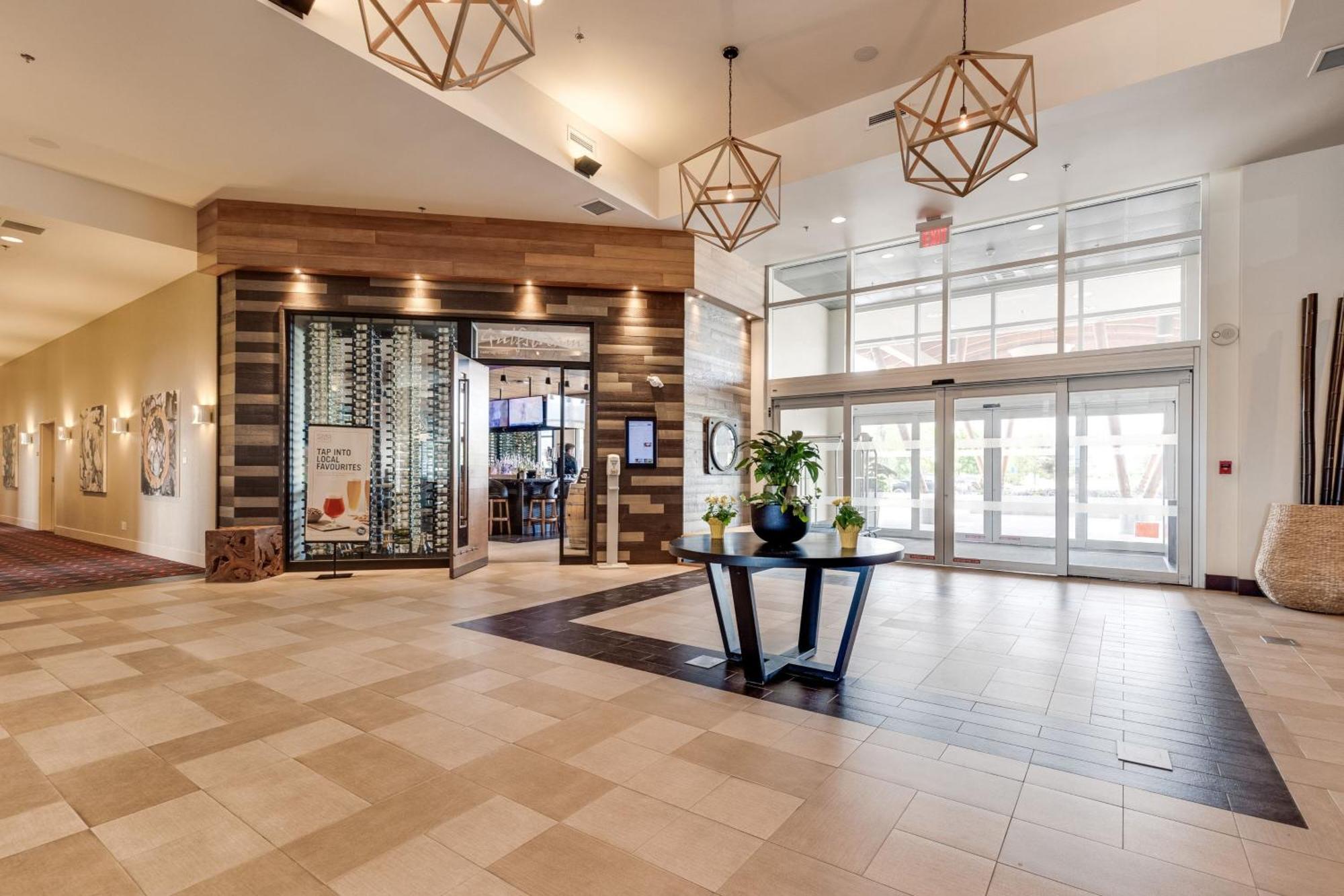 Four Points By Sheraton Kelowna Airport Exterior photo