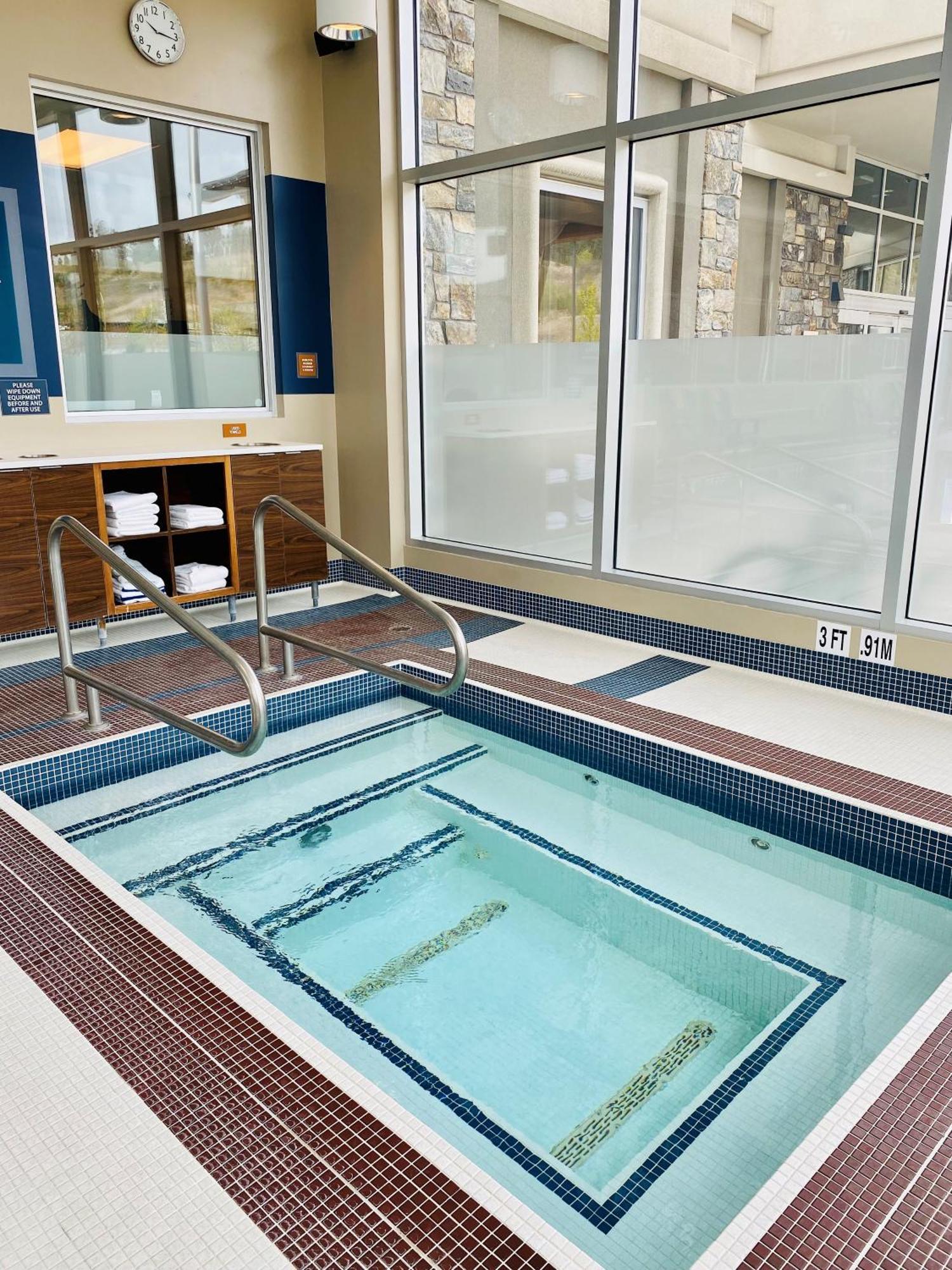 Four Points By Sheraton Kelowna Airport Exterior photo